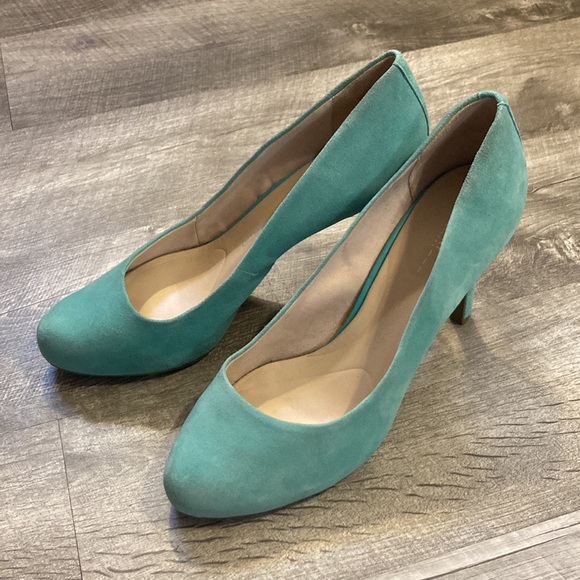 Gorgeous Teal Heels - lightly used - Picture 3 of 4